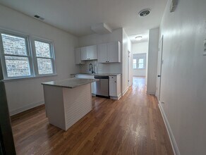 1520 W Melrose St, Unit 2F in Chicago, IL - Building Photo - Building Photo