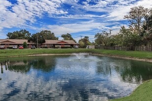 Cottage Court Apartments in Port Richey, FL - Building Photo