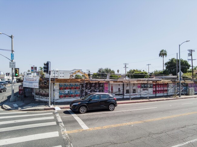 8070 W Beverly Rd in Los Angeles, CA - Building Photo - Building Photo