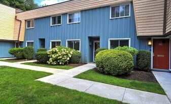 1442 Melville Ave, Unit 1442 Melville Ave in Fairfield, CT - Building Photo
