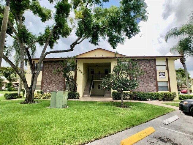 10026 Winding Lake Rd in Sunrise, FL - Building Photo - Building Photo