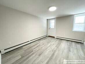 174 Bolton St, Unit 1 in Boston, MA - Building Photo - Building Photo