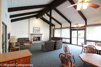 555 Vallombrosa Ave in Chico, CA - Building Photo - Building Photo