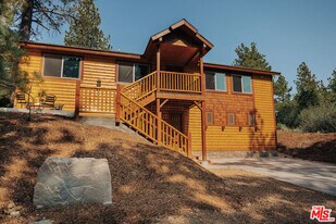 315 Northern Cross Dr in Big Bear Lake, CA - Building Photo