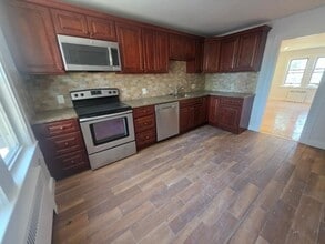 110 Clay St in Quincy, MA - Building Photo - Building Photo