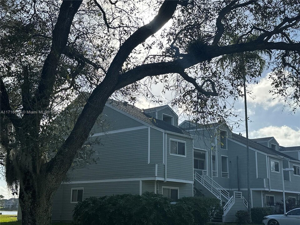 3417 NW 44th St in Lauderdale Lakes, FL - Building Photo