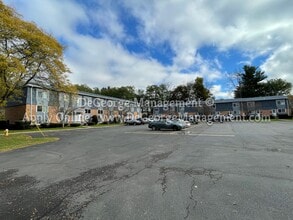 Woodside Court Apartments in Holley, NY - Foto de edificio - Building Photo