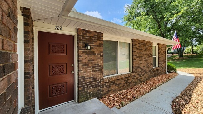 property at 722 Shadycrest Dr