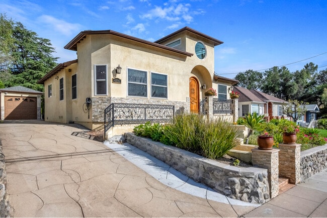 4316 Briggs Ave in Montrose, CA - Building Photo - Building Photo