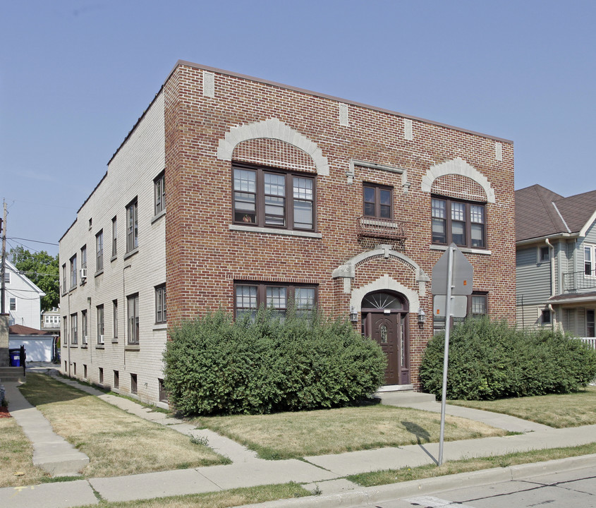 3273 S Kinnickinnic Ave in Milwaukee, WI - Building Photo