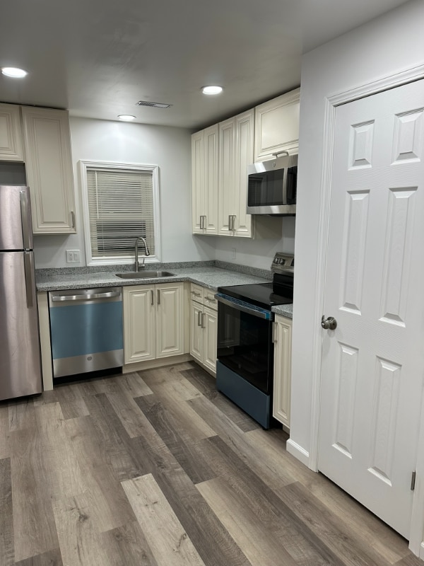 28530 Grayling Ave in Farmington Hills, MI - Building Photo - Building Photo