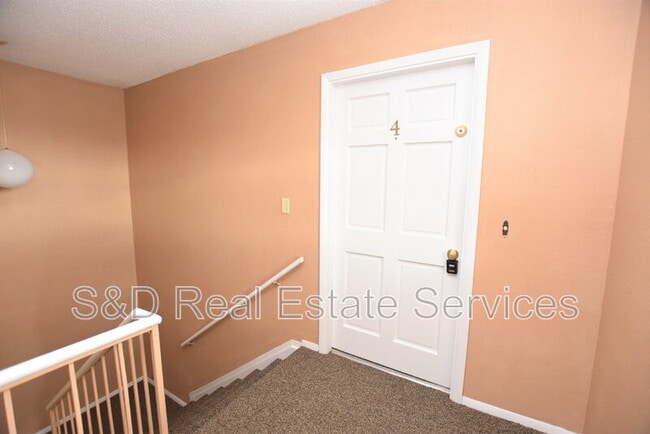 property at 1920 E Edgewood Dr