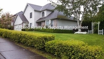 29799 SW Camelot St in Wilsonville, OR - Building Photo