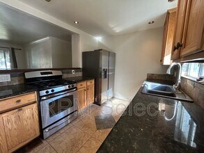 2104 Rockbridge Rd in Sacramento, CA - Building Photo - Building Photo