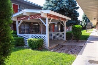 Continental Arms Apartments: Charming Gated Community in Albuquerque, NM - Foto de edificio - Interior Photo