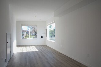 7045 N Mohawk Ave in Portland, OR - Building Photo - Building Photo