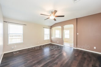 1734 Barking Wolf in San Antonio, TX - Building Photo - Building Photo