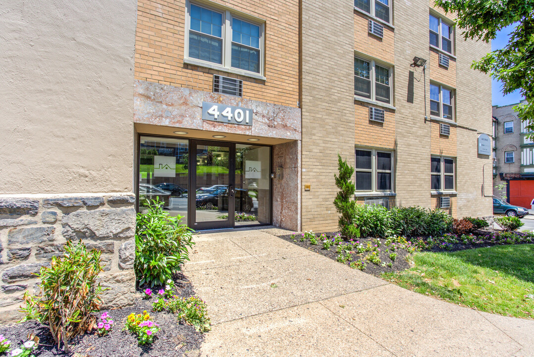 Campus Apartments in Philadelphia, PA - Building Photo