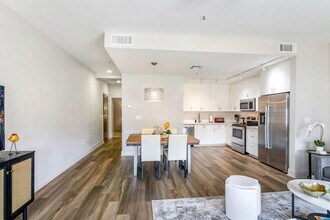 144 Elk Pl in New Orleans, LA - Foto de edificio - Building Photo