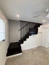 560 NW 1st St in Miami, FL - Building Photo - Building Photo