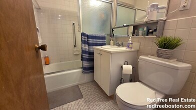 29 Vernon St, Unit 409 in Brookline, MA - Building Photo - Building Photo