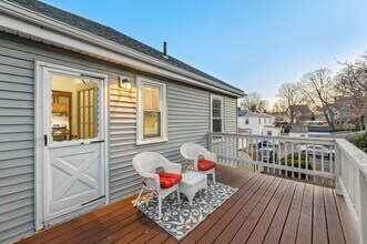 21 Everdean St, Unit 2 in Boston, MA - Foto de edificio - Building Photo