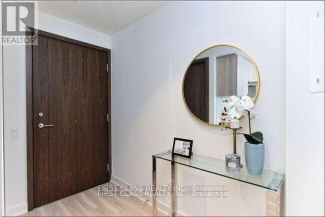 17 Bathurst St in Toronto, ON - Building Photo - Building Photo