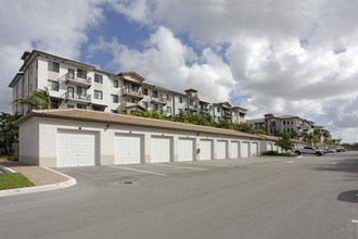 Ventura Pointe in Pembroke Pines, FL - Building Photo - Building Photo