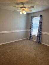 1018 Bella Vista Dr NE in St. Petersburg, FL - Building Photo - Building Photo