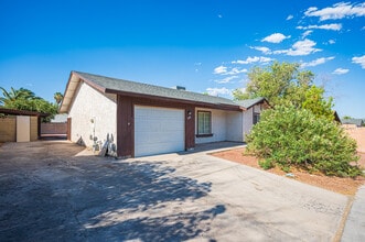 5142 Tahnee Dr in Las Vegas, NV - Building Photo - Building Photo