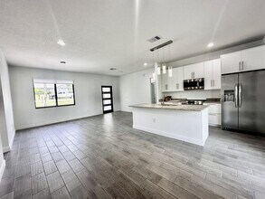 774 W 9th St in Deltona, FL - Building Photo - Building Photo