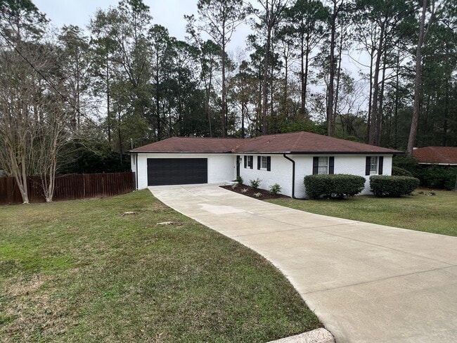 2506 Fritz Ln, Unit 2 private Bathroom in Tallahassee, FL - Building Photo - Building Photo