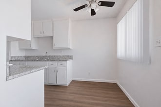 Caribe in Bellflower, CA - Foto de edificio - Building Photo