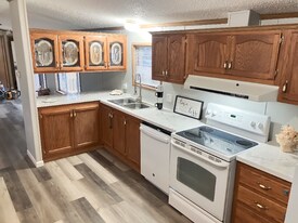 69 Village Ct in Mediapolis, IA - Building Photo