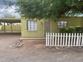 Fontana Apartments East in Tucson, AZ - Foto de edificio - Building Photo