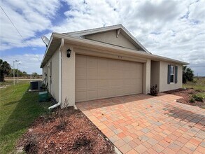 126 Plantation Dr in La Belle, FL - Foto de edificio - Building Photo