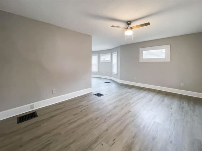 196 N Burgess Ave in Columbus, OH - Building Photo - Building Photo