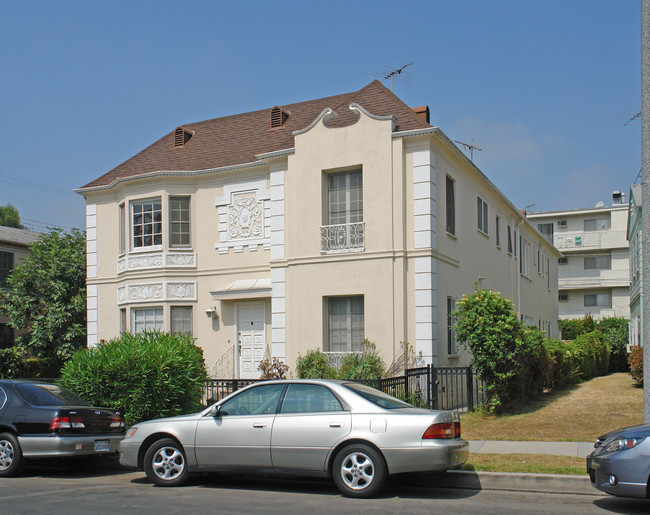 131 S Sweetzer Ave in Los Angeles, CA - Building Photo - Building Photo