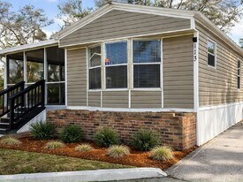 8750 Symmes Rd in Gibsonton, FL - Building Photo