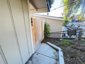 247 Larchmont Dr in Arroyo Grande, CA - Building Photo - Building Photo