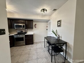 17 Florida Grove Rd in Woodbridge Township, NJ - Building Photo - Building Photo