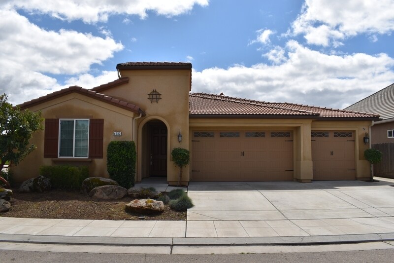 4032 Flint Ave in Clovis, CA - Building Photo