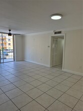 9320 Fontainebleau Blvd in Miami, FL - Building Photo - Building Photo