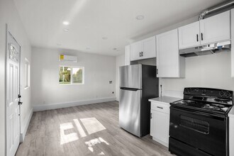 7118 1/2 Sunny Brae Ave in Los Angeles, CA - Building Photo - Building Photo