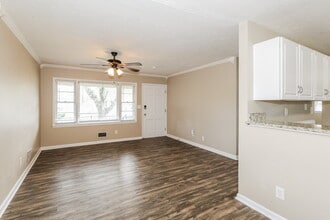 3402 Pineland Dr in Louisville, KY - Building Photo - Building Photo