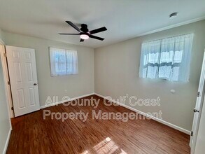 1023 Lillian St in Venice, FL - Building Photo - Building Photo