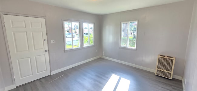 13109 Barlin Ave in Downey, CA - Foto de edificio - Building Photo