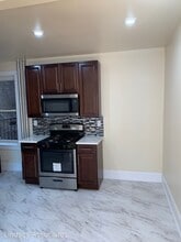 106 Glenwood Ave in Jersey City, NJ - Building Photo - Building Photo