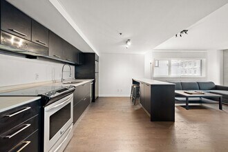 350 Blvd. De Maisonneuve Ouest in Montréal, QC - Building Photo - Building Photo