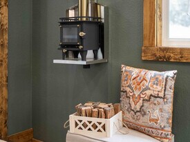 461 Laughlin Ridge Rd in Pineville, MO - Building Photo